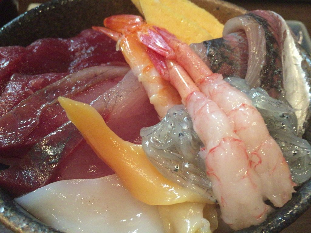 新潟中央卸売市場にある市玄で海鮮丼食べた