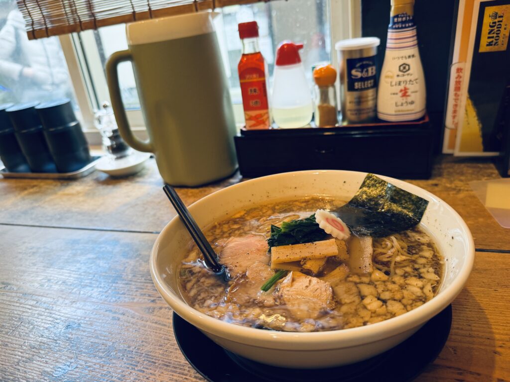 新潟市中央区東堀前通の生姜醤油らーめんと餃子の店 笑美寿と三椒で旨いらーめん食べた